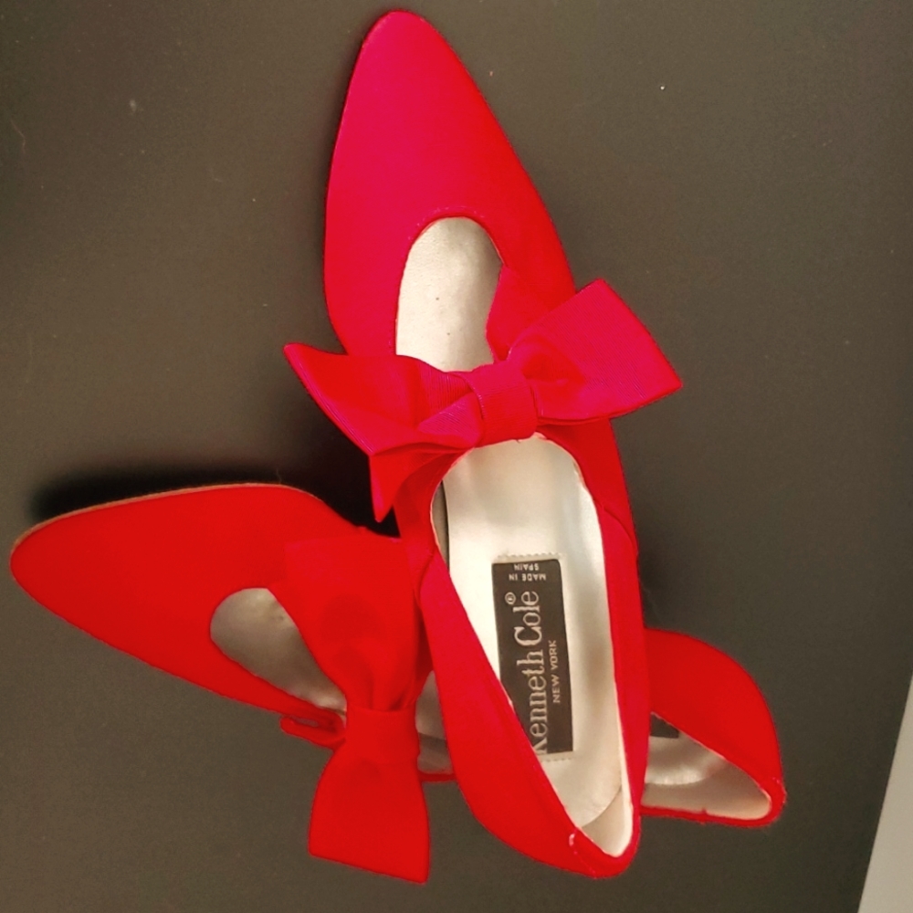 Kenneth Cole New York Size 7 Satin pumps